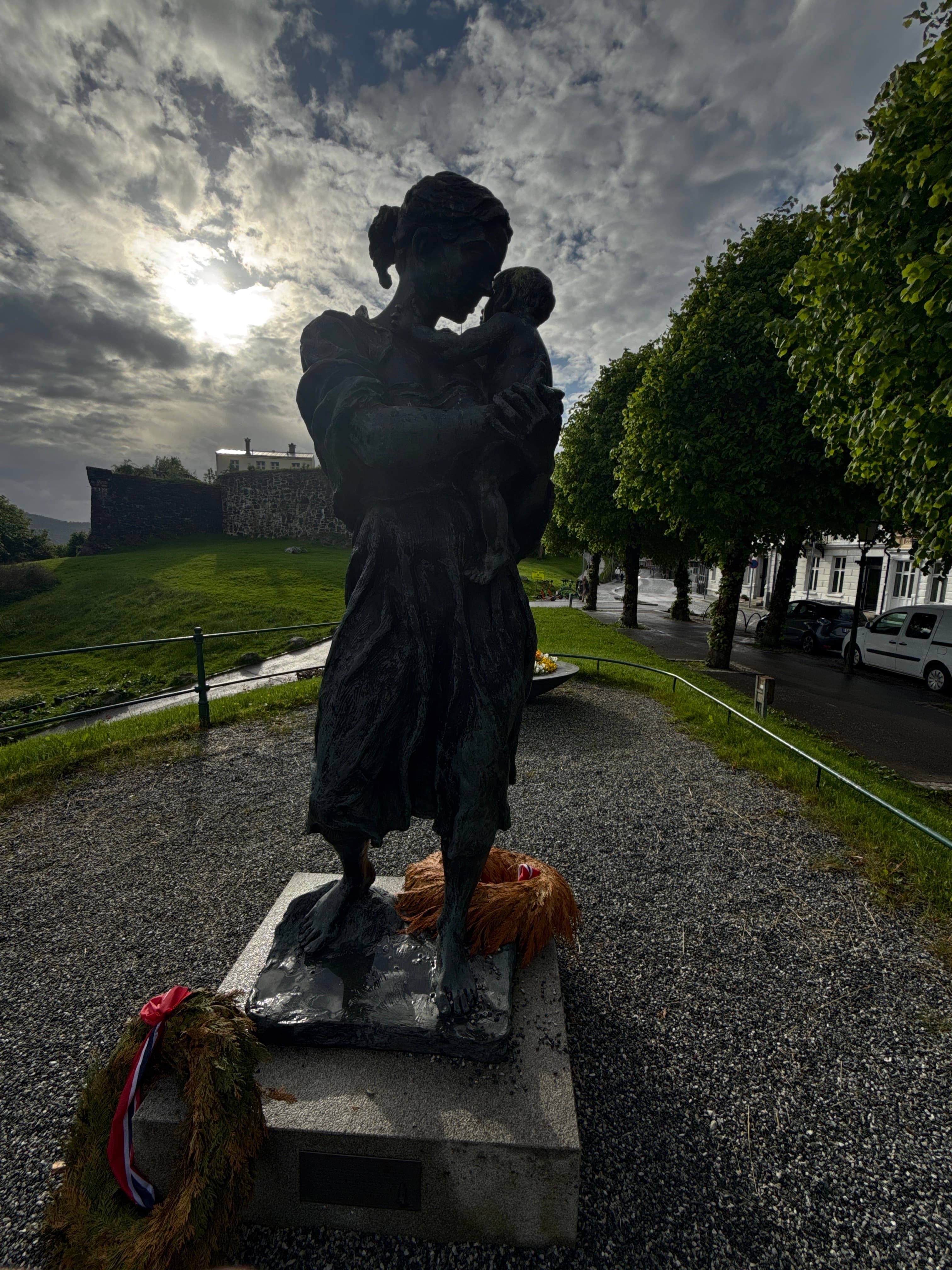 Bronze mother to celebrate the role of Women during wartime