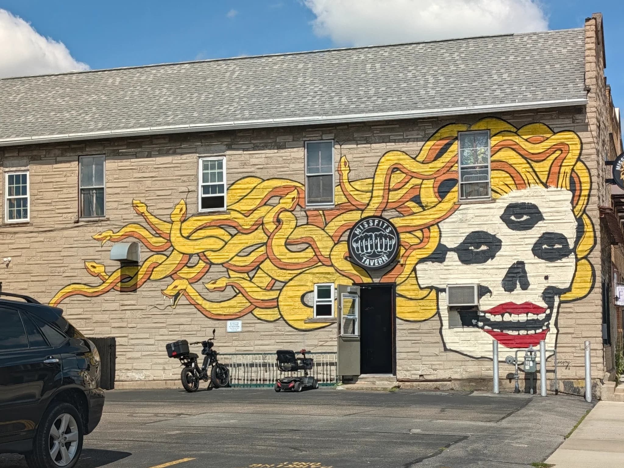 Missfits Tavern mural